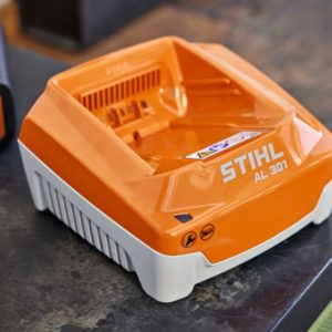 CARGADOR RÁPIDO DE BATERÍA STIHL AL 301